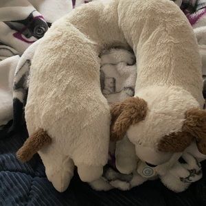 Dog travel pillow